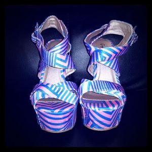 Qupid wedged sandals pink and blue abstract SZ 7